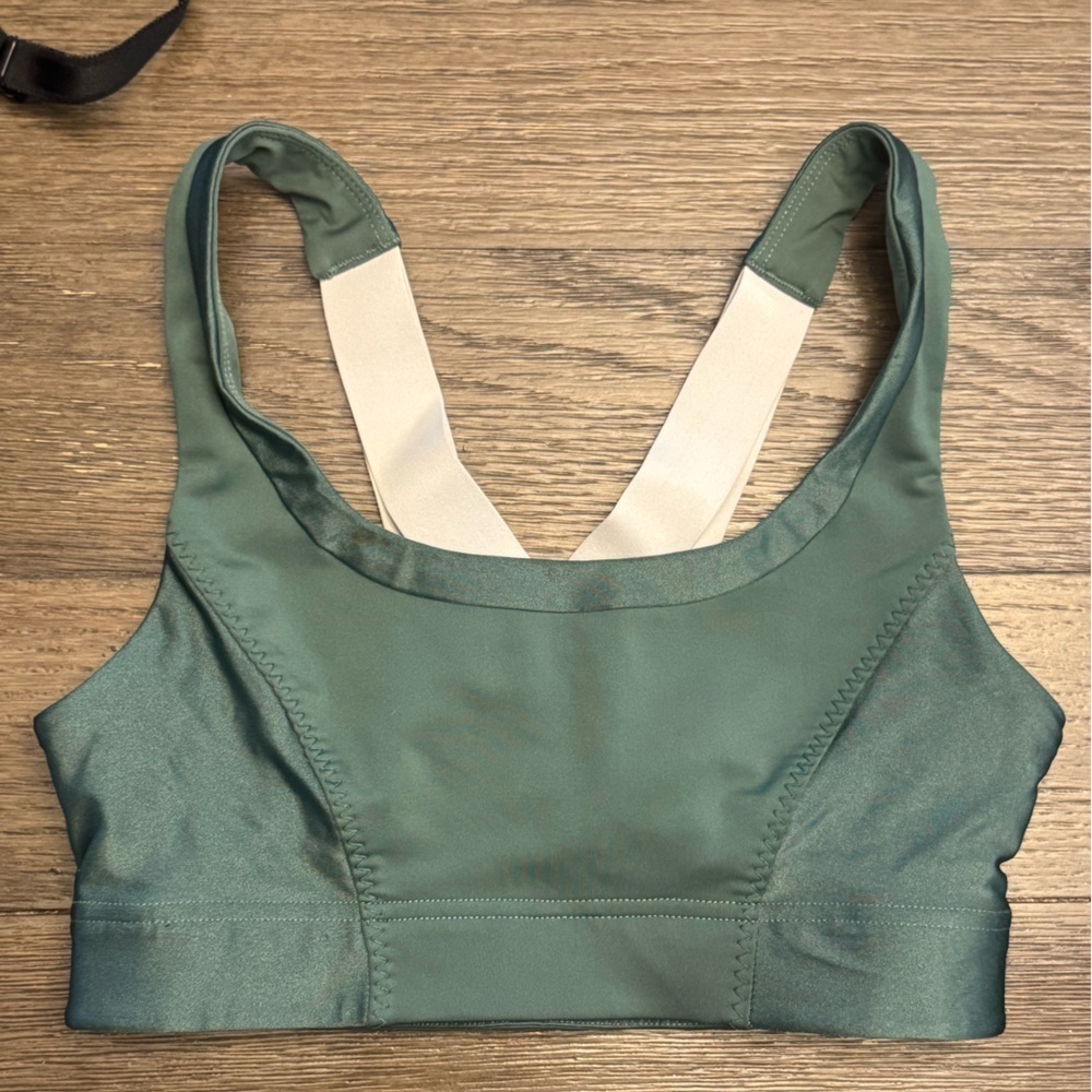 Fabletics silver and Green Sports Bra size small